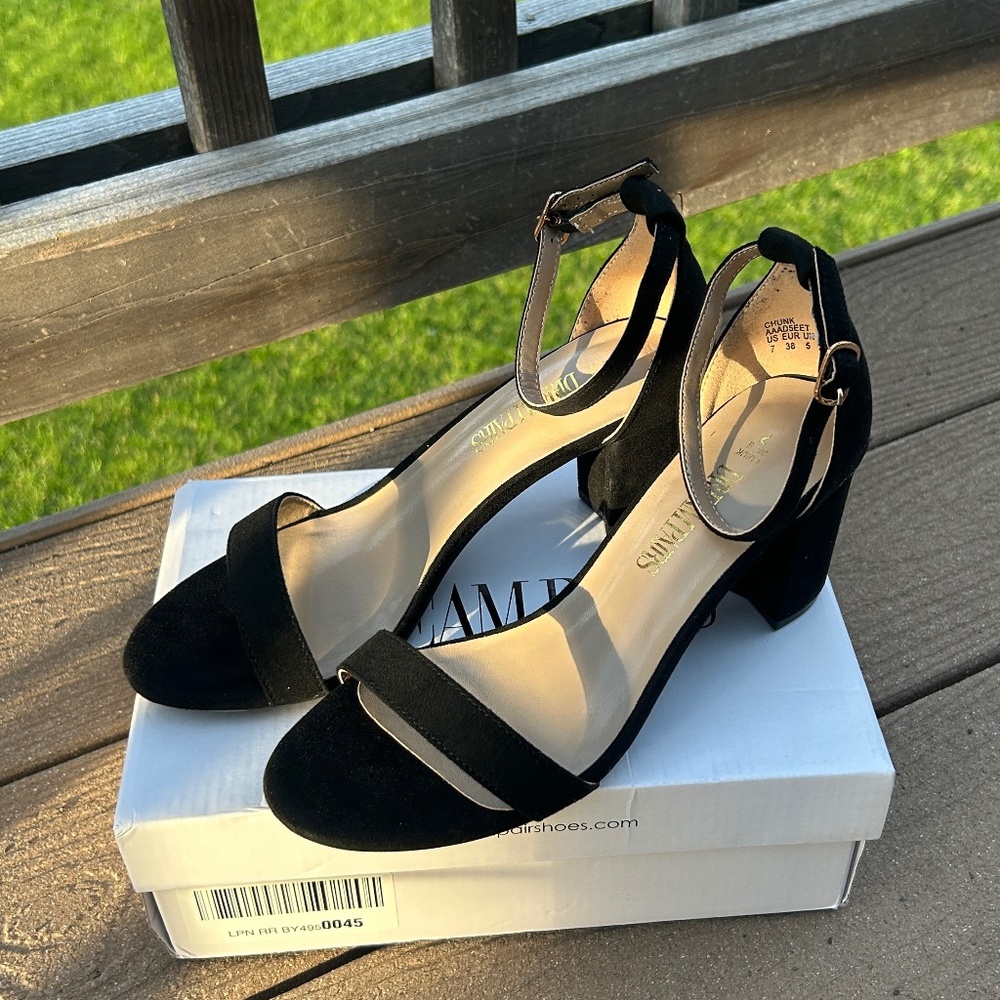 DreamParis Size 7 Black Heels